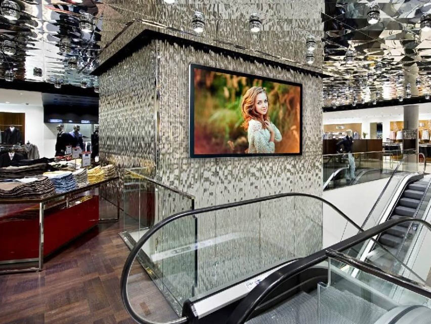 32 Inch High-brightness Shop Window Outdoor Display 2K/4K